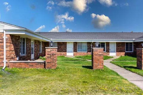 32750 Meadowbrook Ln, Warren, MI 48093