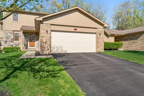 29573 Sylvan Ln 17 5 Ln #17, Farmington Hills, MI 48334