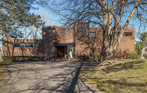 3951 Shellmarr Ln, Bloomfield Township, MI 48302