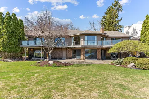 4745 Wendrick Dr, West Bloomfield, MI 48323