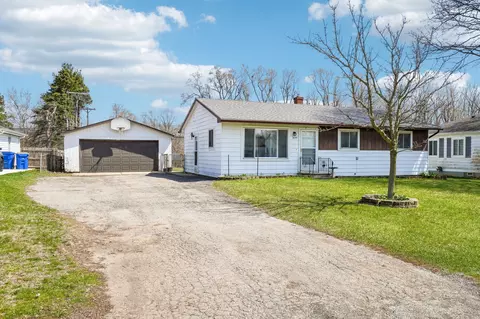 2092 Briggs St, Waterford, MI 48329