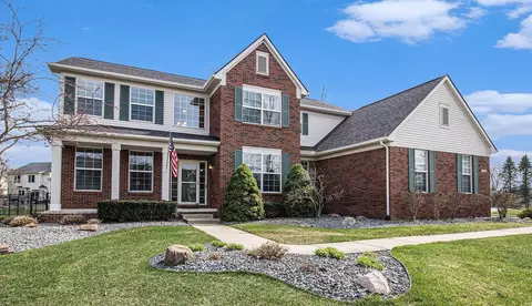 1348 Cartwright Ln, South Lyon, MI 48178