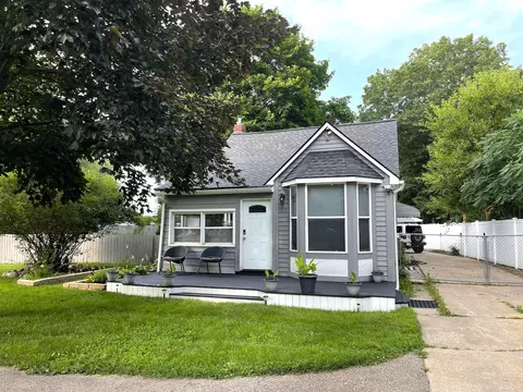 895 Glaspie Rd, Oxford, MI 48371