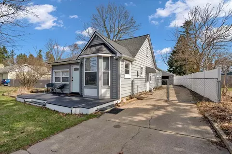895 Glaspie Rd, Oxford, MI 48371