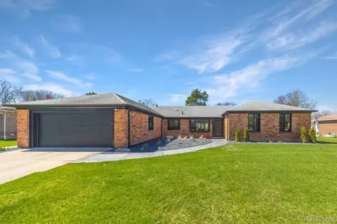 20385 Lexington Blvd, Northville, MI 48167