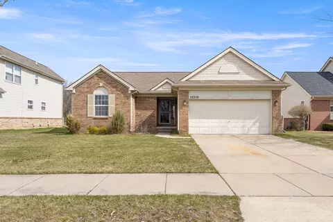 33378 Bay Hill Dr, Romulus, MI 48174