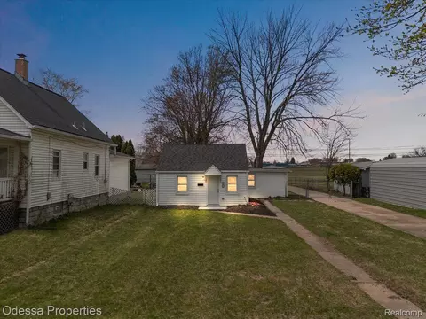 161 N Wilson Blvd, Mount Clemens, MI 48043