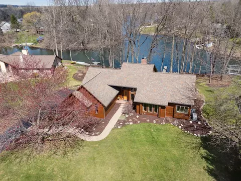 3601 Taggett Lake Crt Ct, Highland, MI 48357