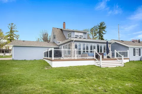 304 Oak St, Linden, MI 48451