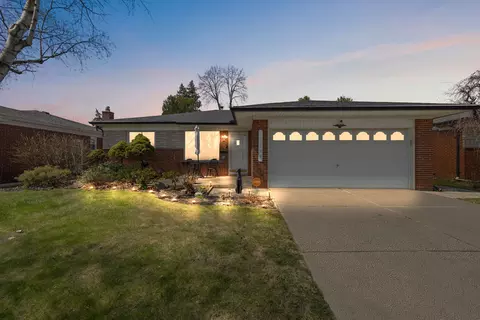 32259 Shawn Dr, Warren, MI 48088
