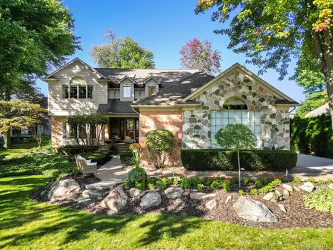 14165 Bournemuth Dr, Shelby Township, MI 48315