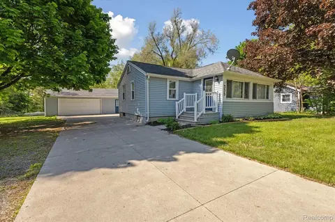 335 Lafayette Rd, Leoni, MI 49254