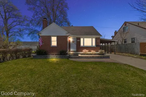 19004 Birmingham St, Roseville, MI 48066
