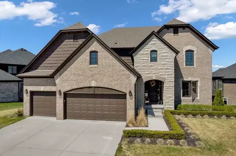 49905 Majestic Dr N, Macomb, MI 48044