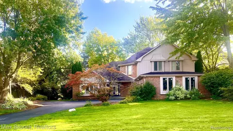 4358 Yale Ct, Bloomfield Hills, MI 48302