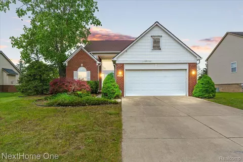 43379 Daniel Dr, Van Buren, MI 48111