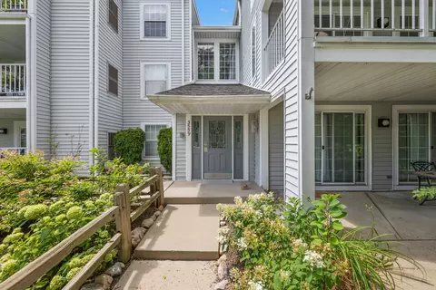 3559 Port Cove Dr # 23, Waterford, MI 48328