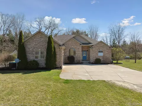 11613 Butler Rd, Augusta, MI 48191