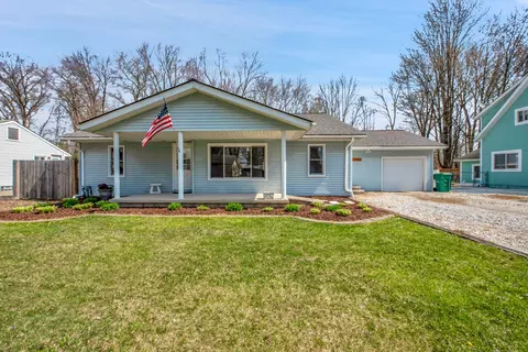 27763 Wisteria St, Harrison, MI 48045