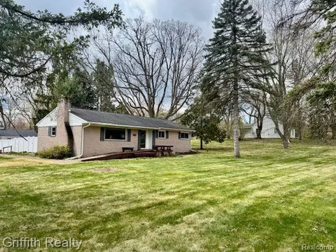 6055 Waldon Rd, Independence, MI 48346