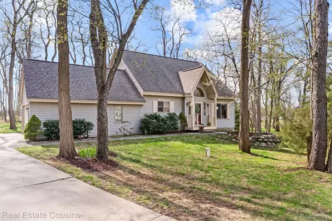 11096 Whispering Ridge Trl, Tyrone, MI 48430