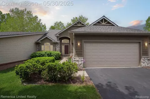 1317 Peppergrove Dr, Brighton, MI 48116