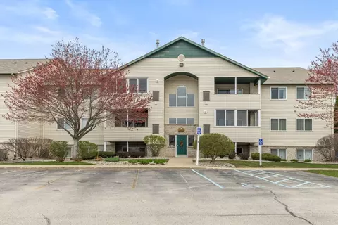5807 Crosswinds Dr #24, Norton Shores, MI 49444