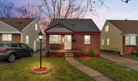2216 Regina Ave, Lincoln Park, MI 48146