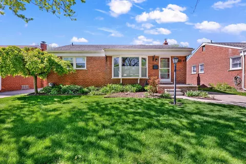 19716 Gaukler St, Saint Clair Shores, MI 48080