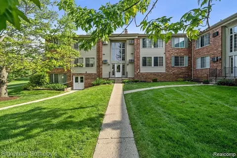 500 Romeo Rd #116, Rochester, MI 48307
