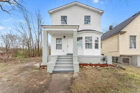 8072 Edsel Ford Fwy, Detroit, MI 48213