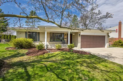 38241 Rockhill St, Clinton Township, MI 48036