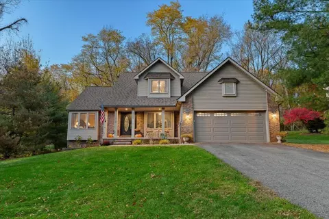 7227 Cowell Rd, Brighton, MI 48116