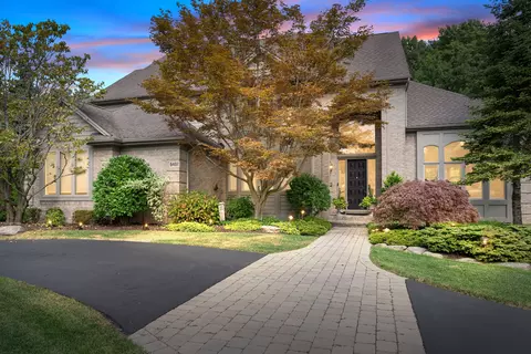 6462 W Oaks Dr, West Bloomfield, MI 48324