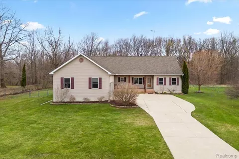6318 W Maple Ave, Swartz Creek, MI 48473