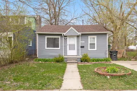 20940 Pinecrest St, Taylor, MI 48180