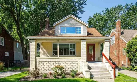 907 University Pl, Grosse Pointe, MI 48230