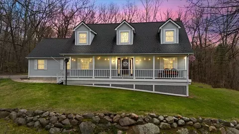 845 Rowlinson Ln, Brandon, MI 48462