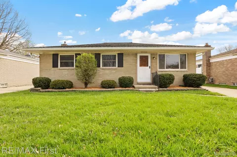 29222 Rymal St, Roseville, MI 48066