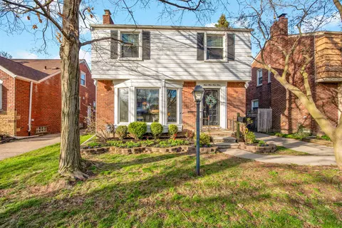 4994 Hillcrest St, Grosse Pointe, MI 48236