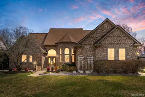 43564 Vena Crt Ct, Clinton Township, MI 48038