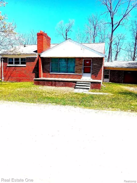 4045 Grove Hill Dr, Brighton, MI 48114