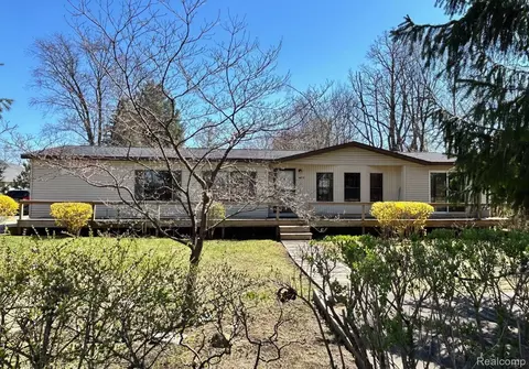 1877 S Almont Ave, Imlay City, MI 48444