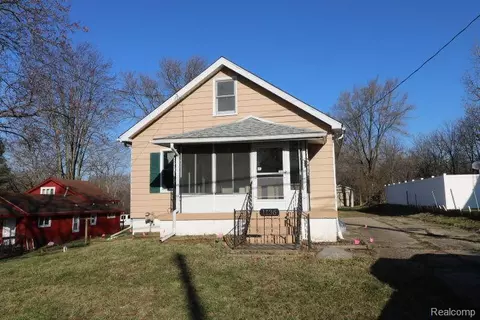 1136 Gilbert St, Flint, MI 48532
