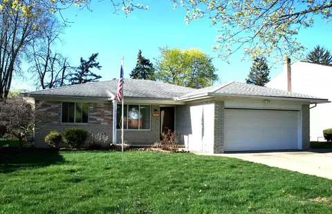 35597 Elmira St, Livonia, MI 48150