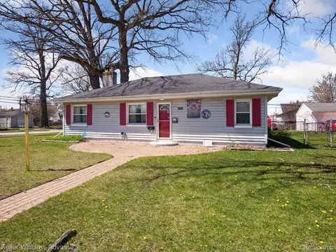 4862 Mildred St, Wayne, MI 48184