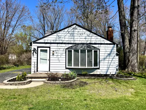34016 Richland St, Livonia, MI 48150