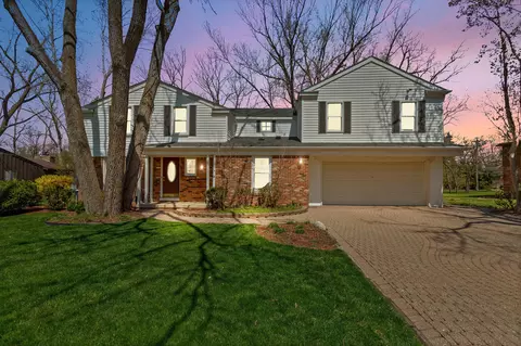 9350 Byromar Ln, Grosse Ile, MI 48138