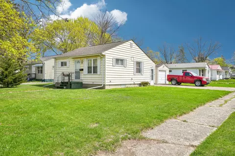 967 Darling St, Flint, MI 48532