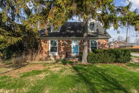 33041 Jefferson Ave, Saint Clair Shores, MI 48082